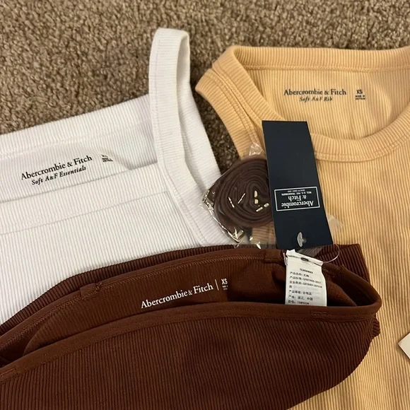 Abercrombie & Fitch Ribbed Top Bundle - Picture 2 of 5